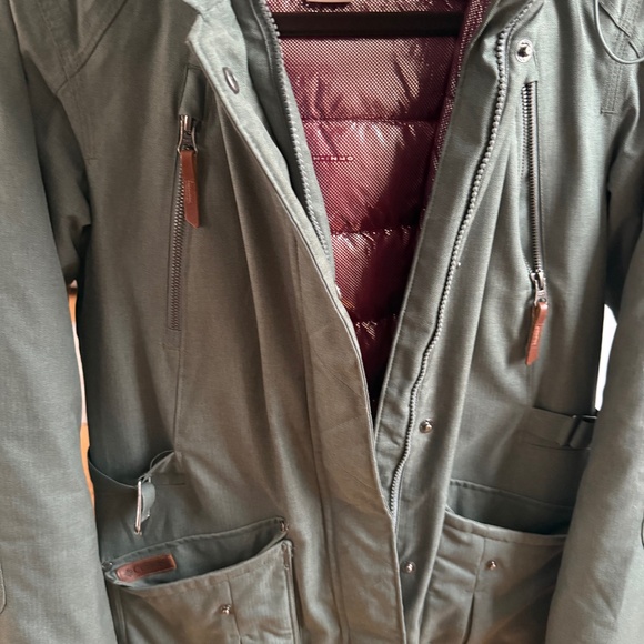 Columbia - Picture 1 of 4